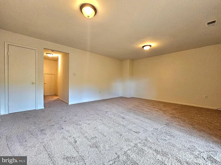 4802 Treasure Ct — Photo 29