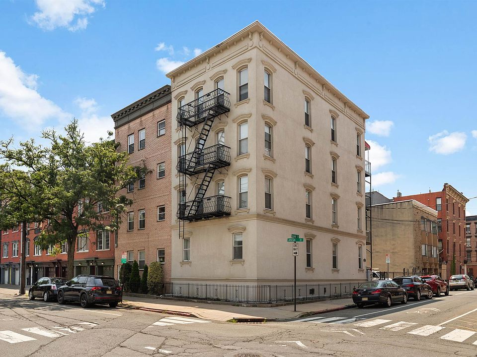 1st image of 132 Jefferson St APT 1