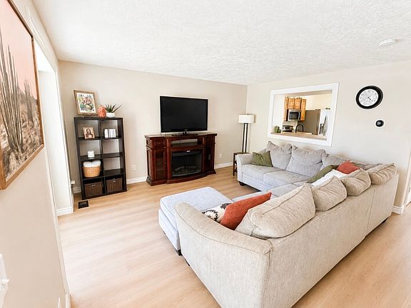 3rd image of 7947 N Wycliffe Way