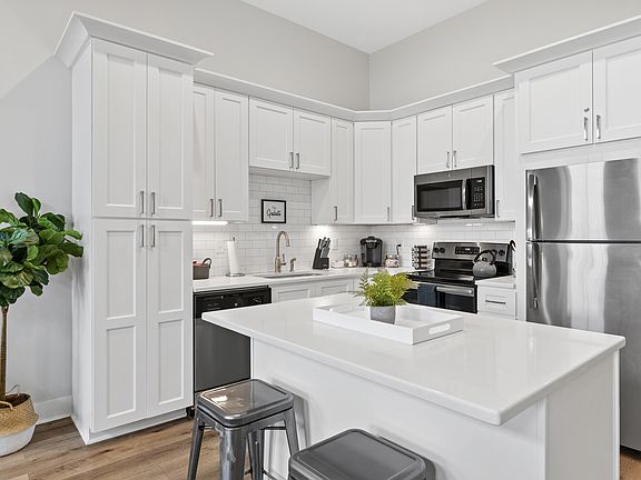 4th image of 302 Main St Suite A