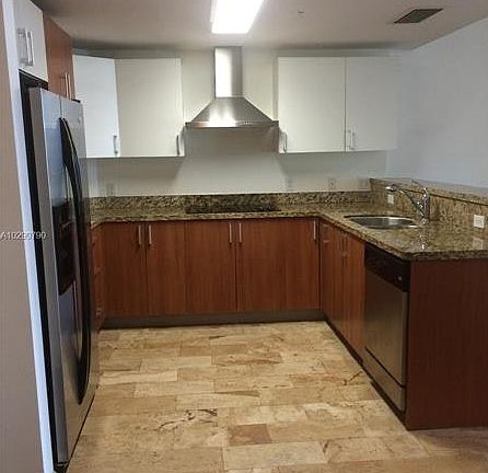 2nd image of 170 SE 14th St APT 2806