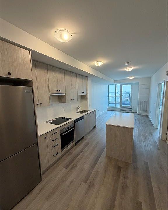 1st image of 461 Green Rd #1018