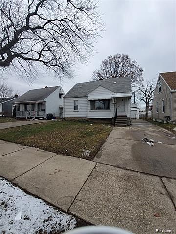 1st image of 27416 Larchmont St