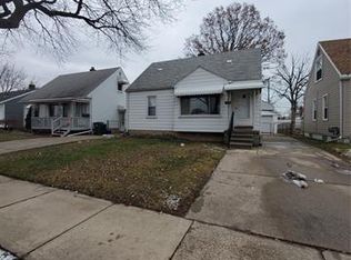 27416 Larchmont St, Saint Clair Shores, MI 48081