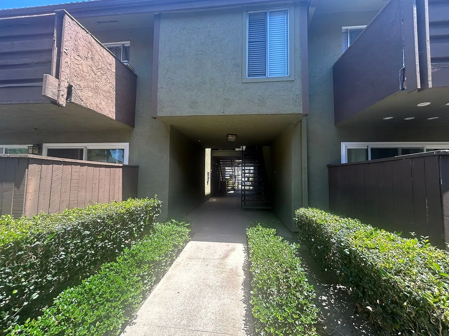 Charming Upper-Level Condo with Community Pool & Spa — Photo 3
