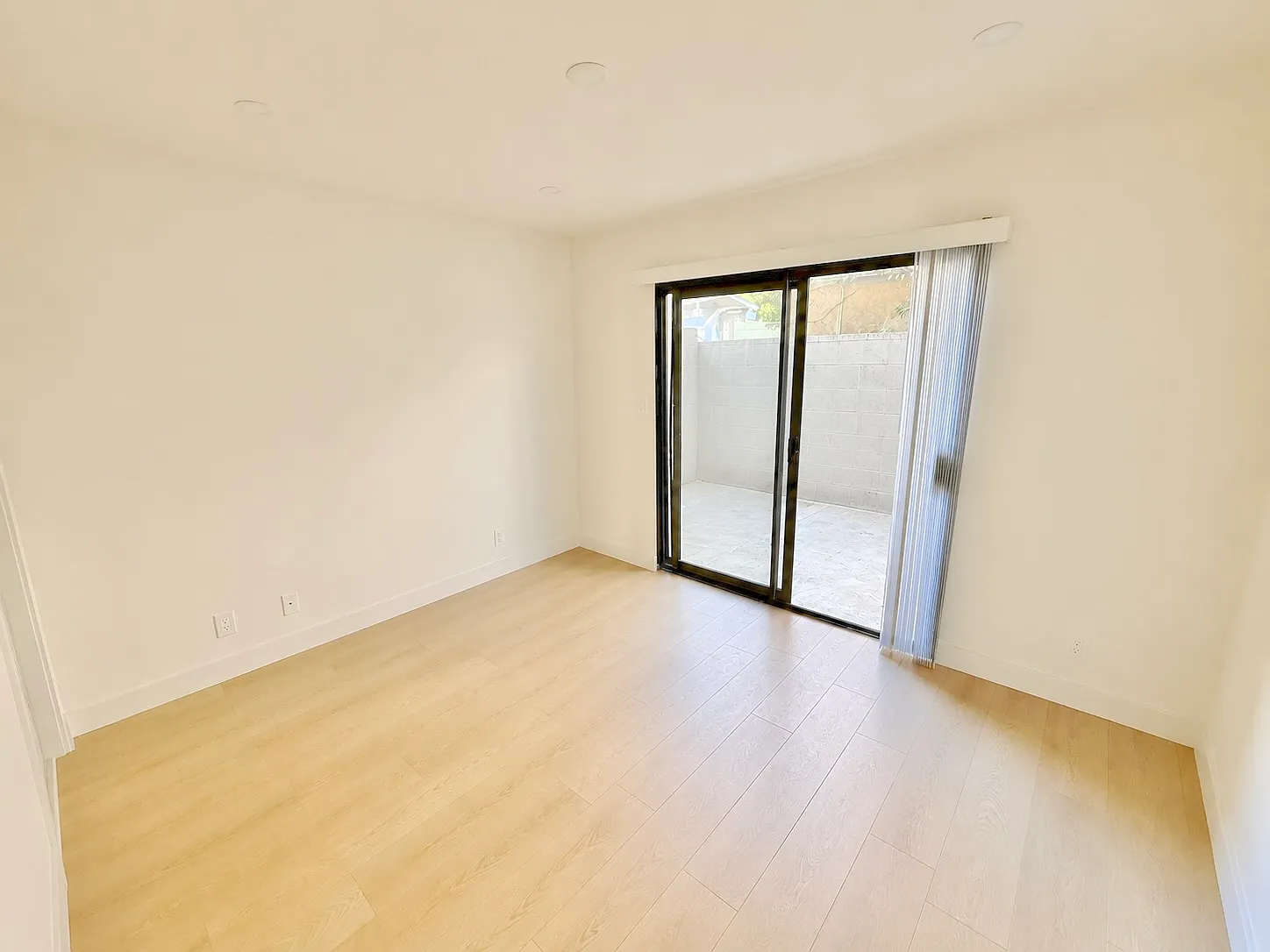 2 bed, 990 sqft, $4,595 — Photo 4