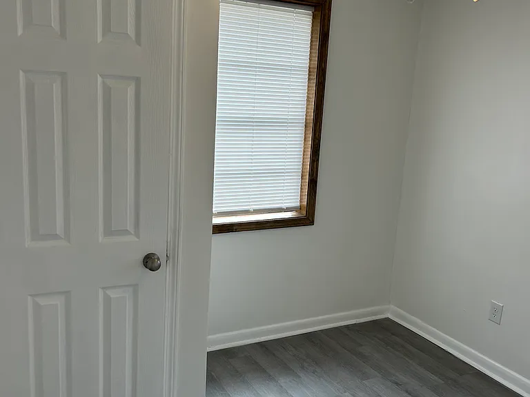 209 Carver St — Photo 15