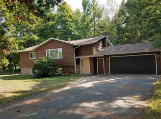 3945 Green Briar Ct, Nekoosa, WI 54457