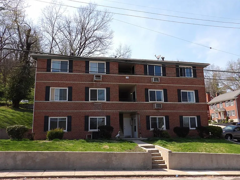 720 Woodland Ave #7 — Photo 1