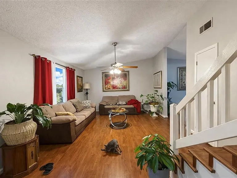 1136 Samuel Dr — Photo 2
