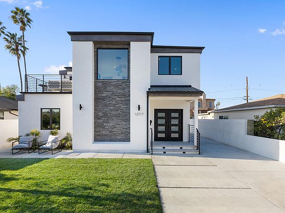 2nd image of 12717 Admiral Ave