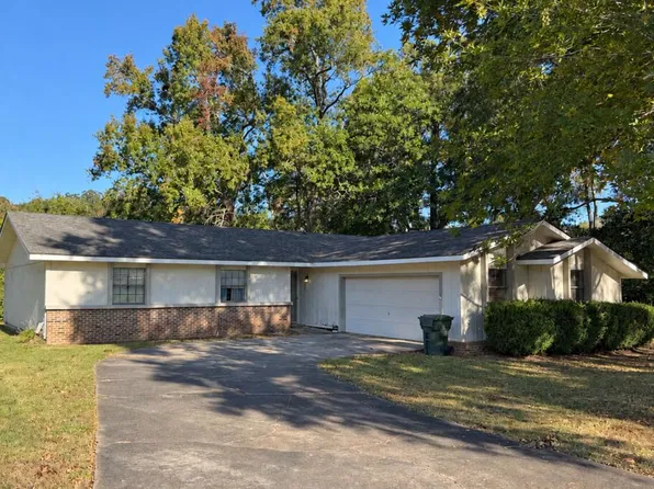 102 Trabert Ct, Dothan, AL 36305