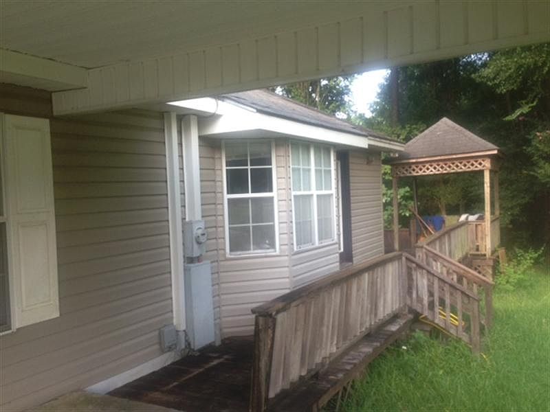 2nd image of 106 Clay St