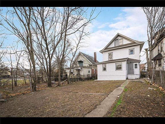 3rd image of 3023 Agnes Ave