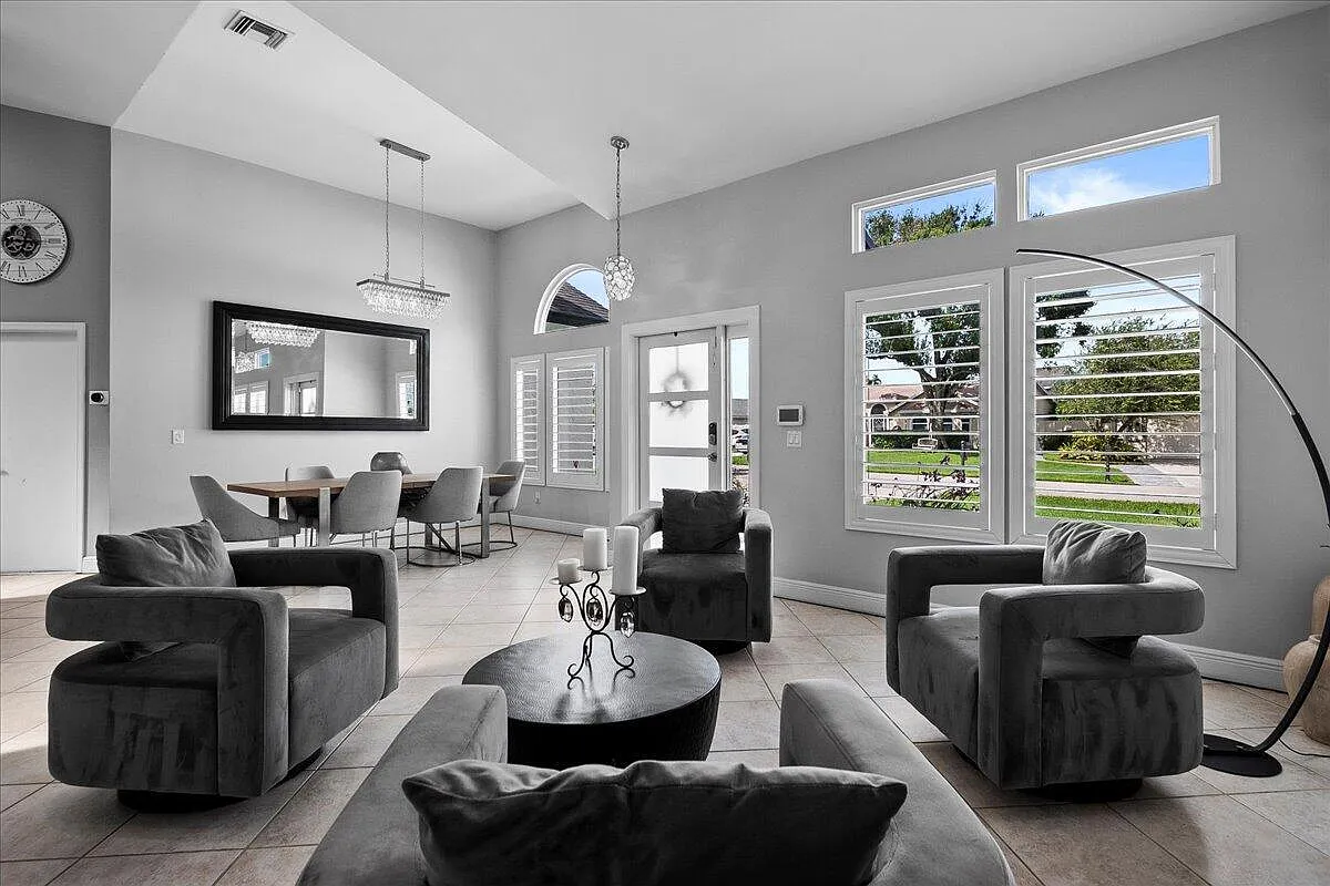 3 bed, 2.0 bath, 1802 sqft, $7,500 — Photo 4