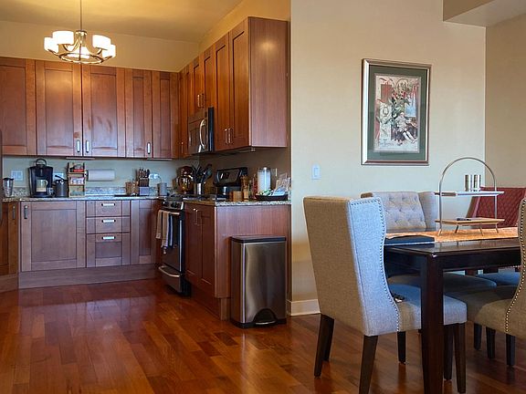 2nd image of 2306 W Touhy Ave #405