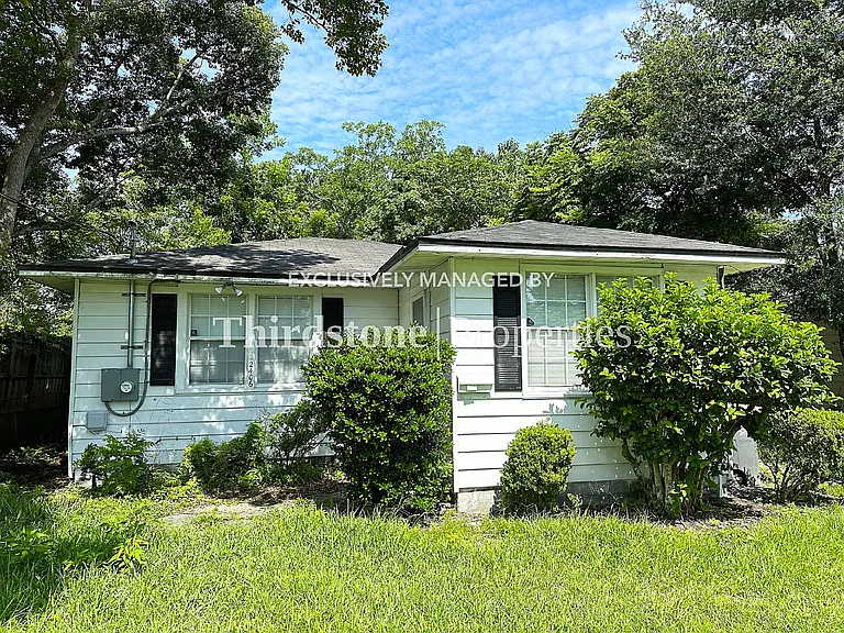 2406 Lamee Ave — Photo 1