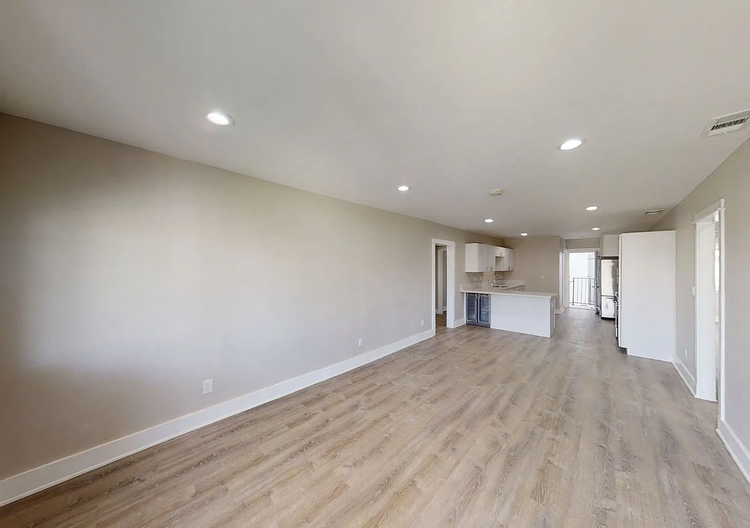 Renovated 5 bed 3 bath house on Art St — Photo 4