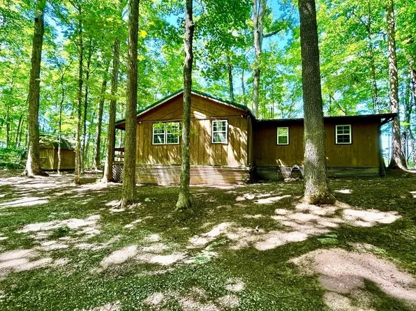 302 Lakeview Ave, Burnside, KY 42519