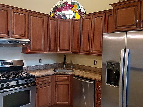 Stainless Steel Appliances, Granite counters