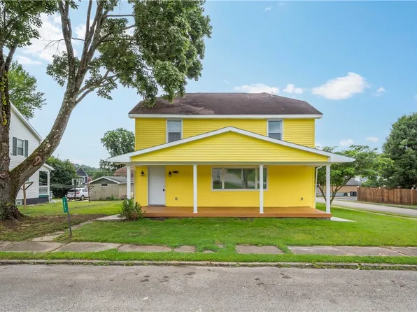 1017 W 3rd St, Grindstone, PA 15442