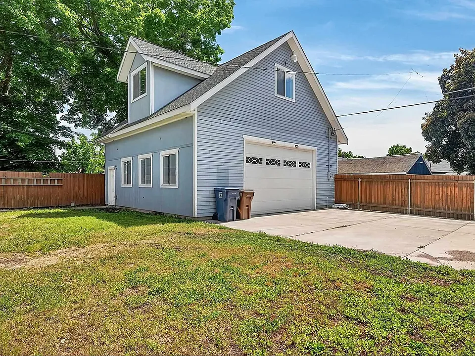 1127 W Fairview Ave #2
