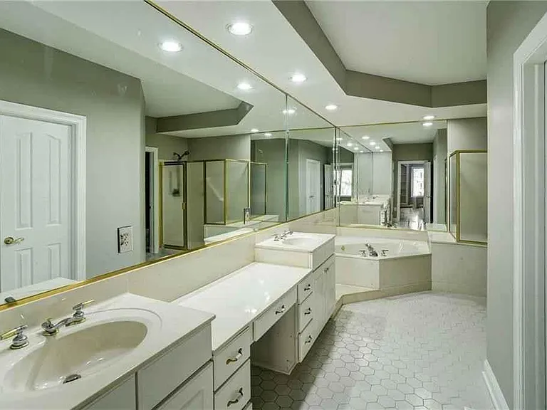 3139 Stony Point Rd #E — Photo 8