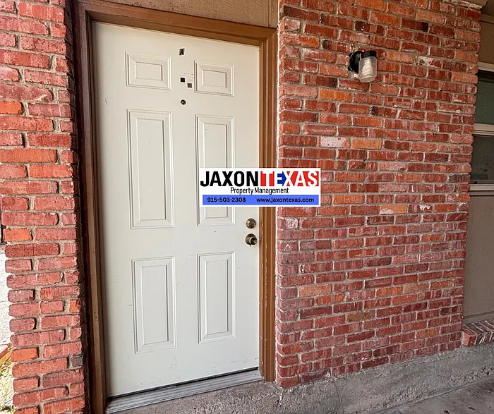 2 bed, 1.0 bath, 700 sqft, $1,100 — Photo 3
