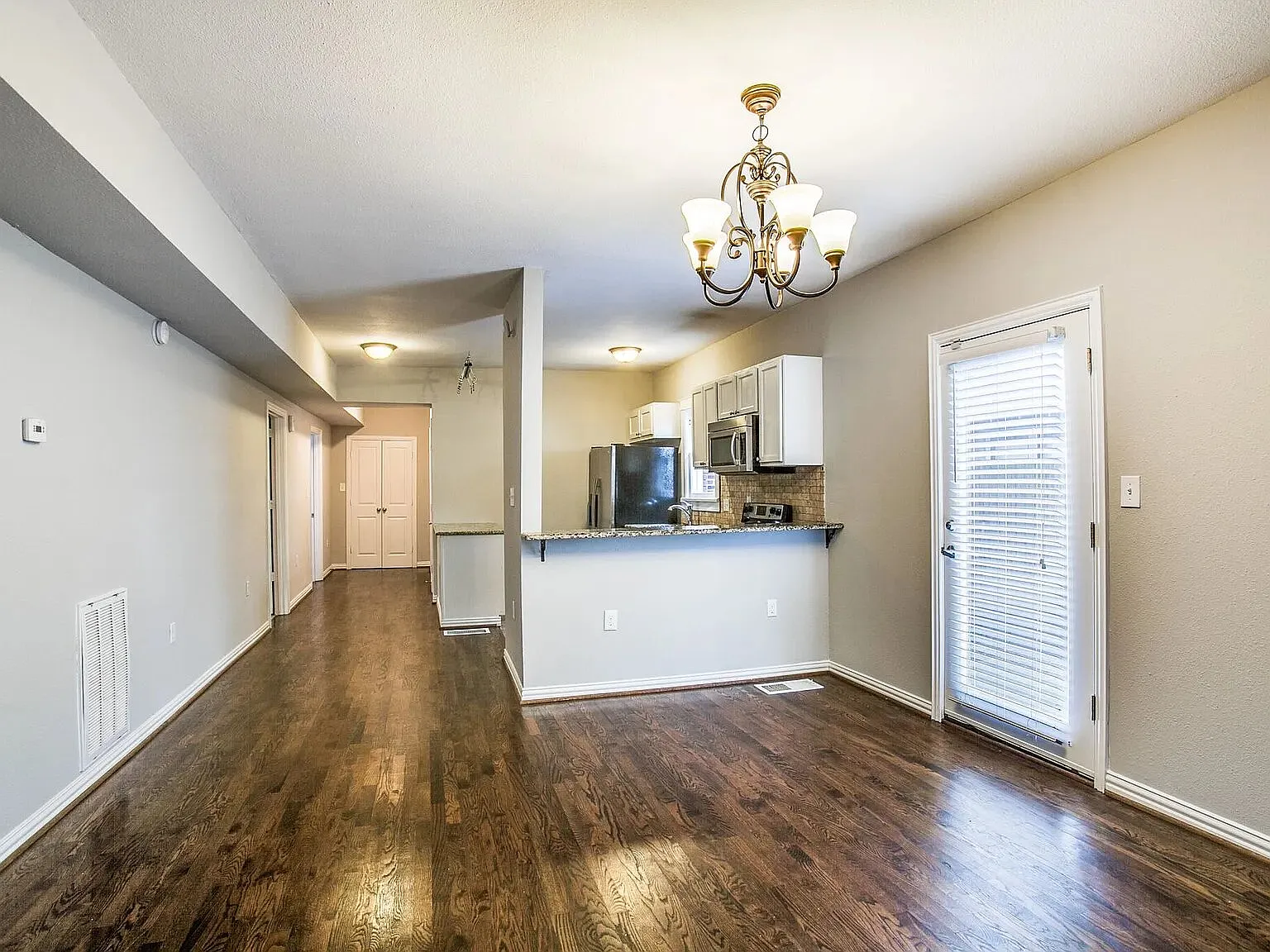3 bed, 1567 sqft, $2,500 — Photo 3