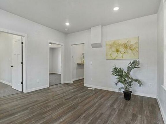 2nd image of 322 30th St