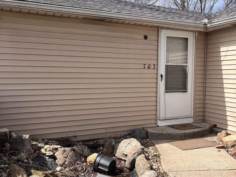 703 W William St #702