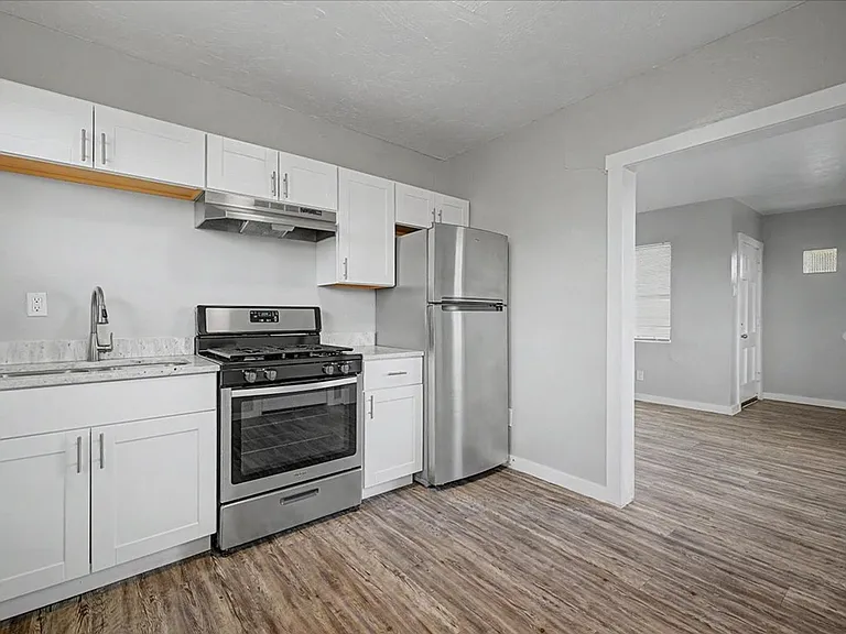 2122 N Forgeus Ave #C — Photo 9