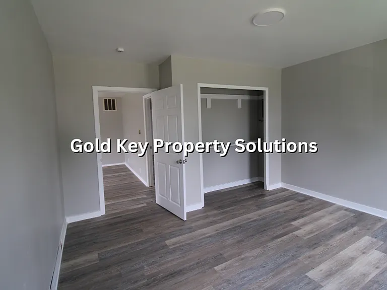 1601 N Elm St — Photo 13