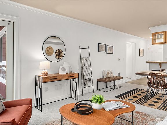 4th image of 2805 NE 125th Street #303