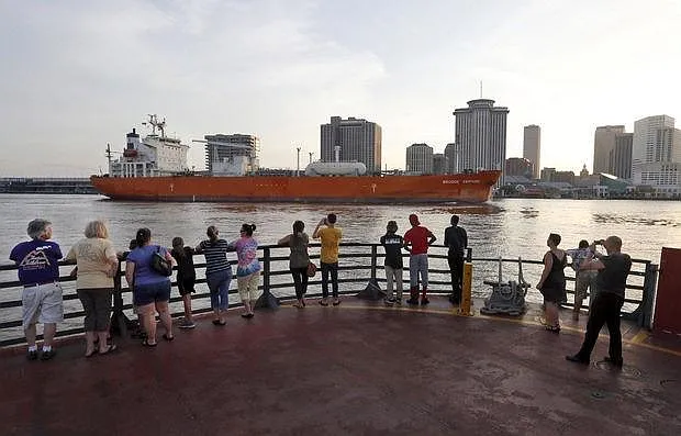 scenic ride on ferry 8 minutes to Downtown N.O.. Picture is from old ferry
