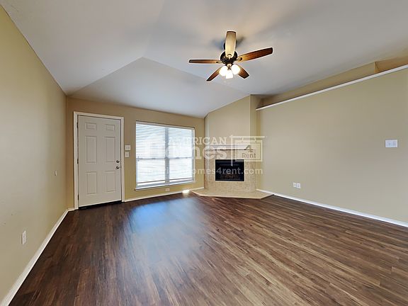 2nd image of 333 Shadow Grass Ave
