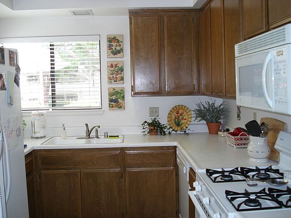 4th image of 822 Lancaster Dr
