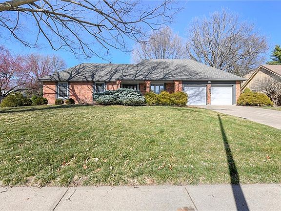 2nd image of 324 Avila Cir