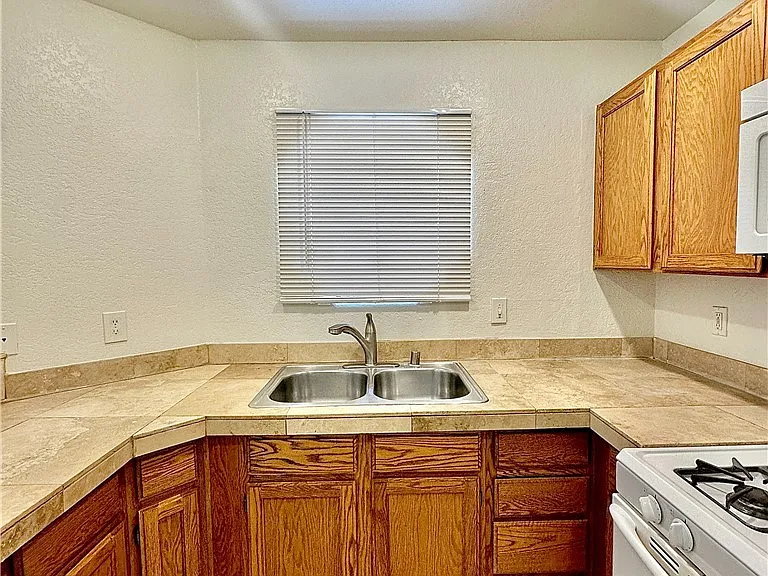 5042 Rainbow Blvd #106 — Photo 7