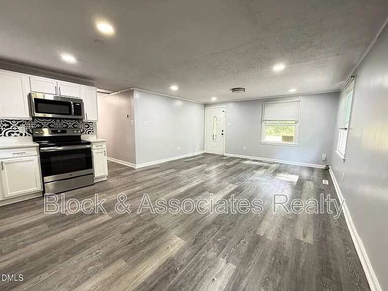 801 Carter Ave — Photo 5