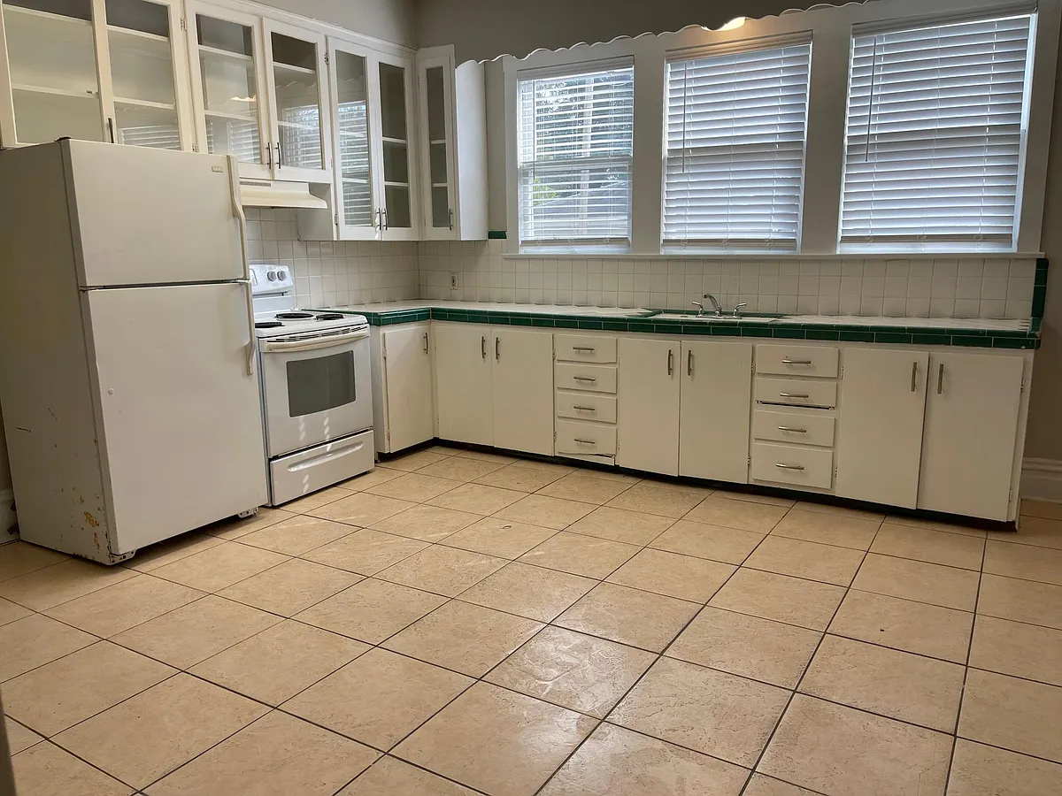 Building Photo - 1006 E Columbus Dr #1