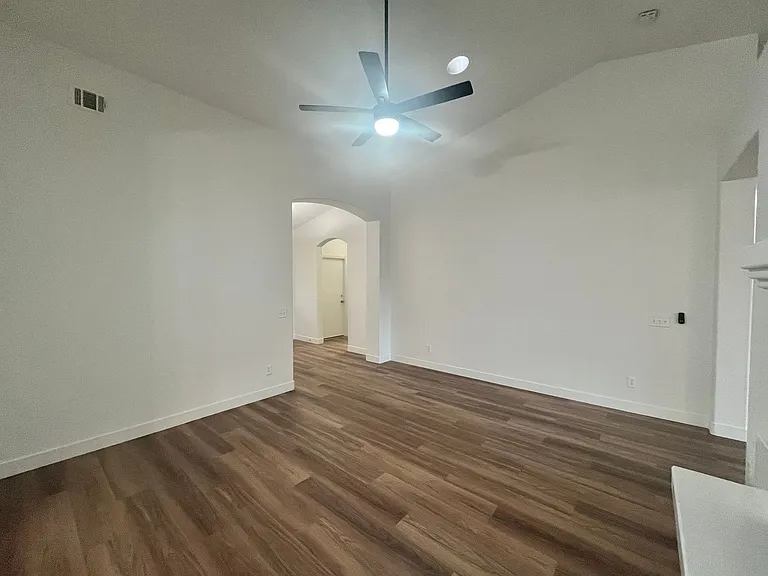 3816 Waynesvill St — Photo 8