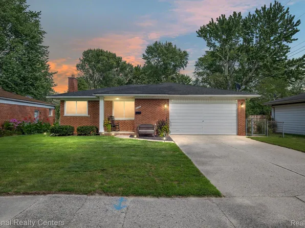 21826 Ontaga St, Farmington, MI 48336