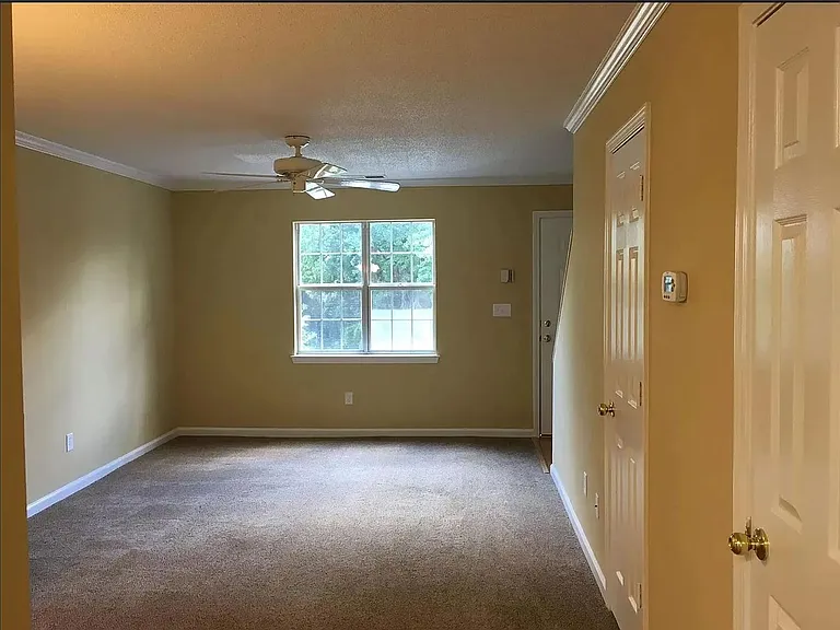 100 Woodstone Dr #27 — Photo 4