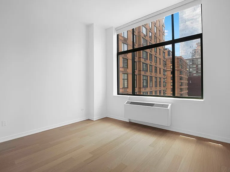 75 W End Ave #P14C — Photo 1