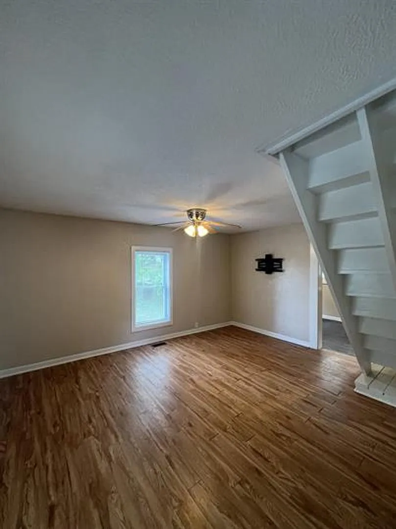 Lenoir City 37771 - Charming 3-Bed, 1. — Photo 4