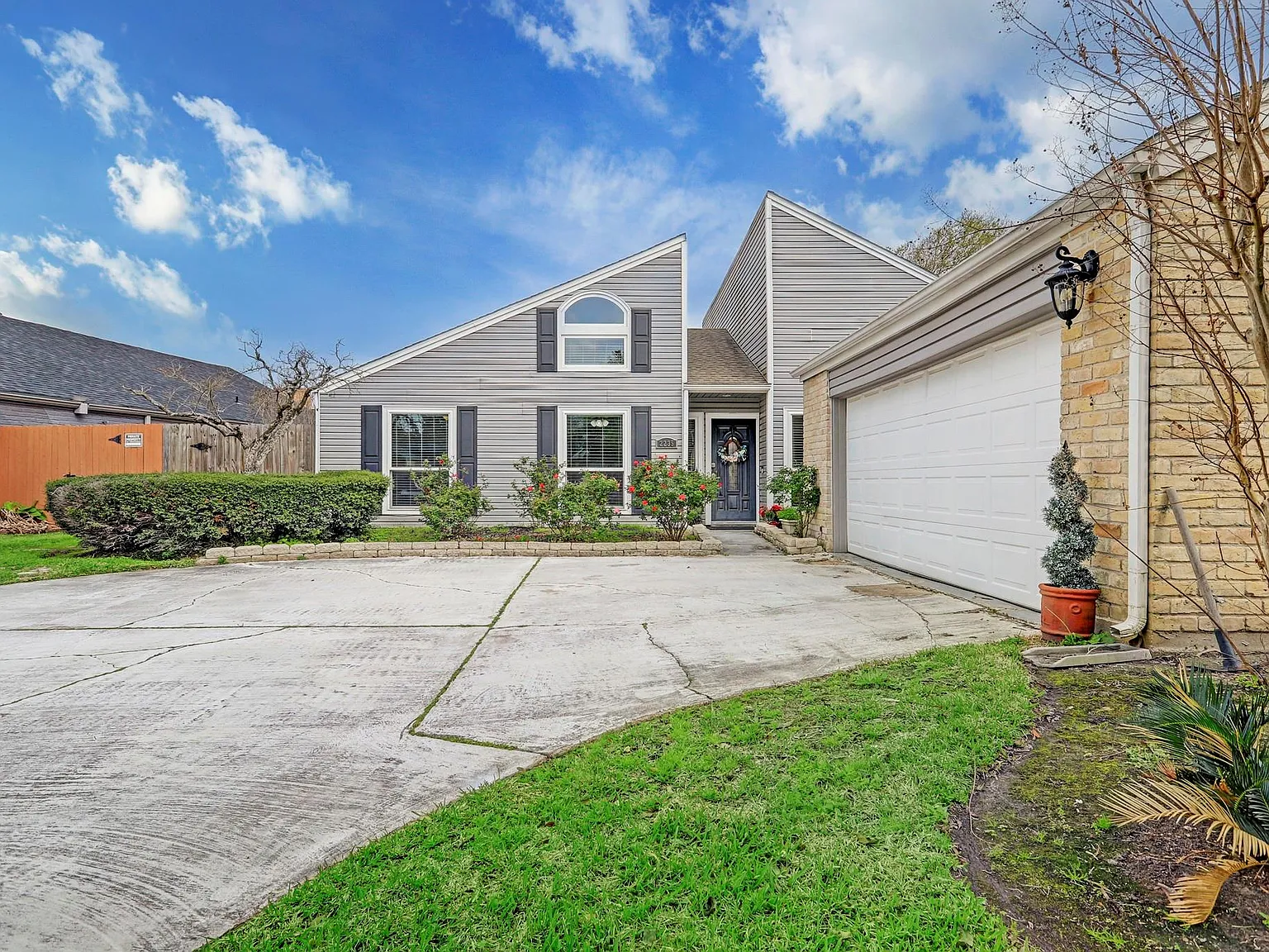 3 bed, 2.0 bath, 1909 sqft, $2,600 — Photo 2
