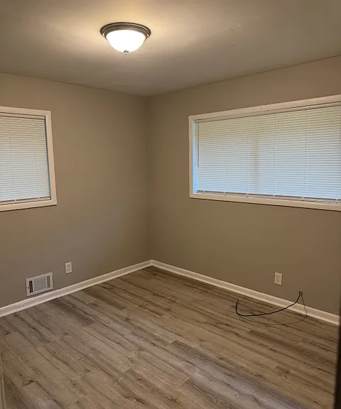 1275 E Washington Ave — Photo 9