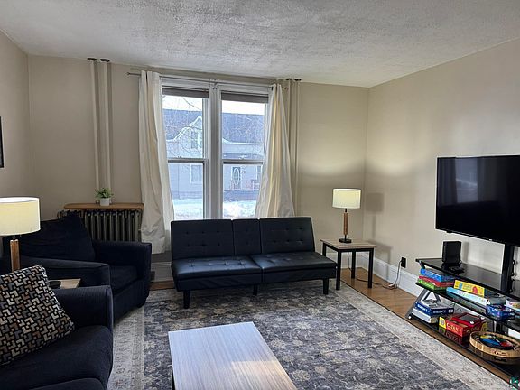 4th image of 301 8th St