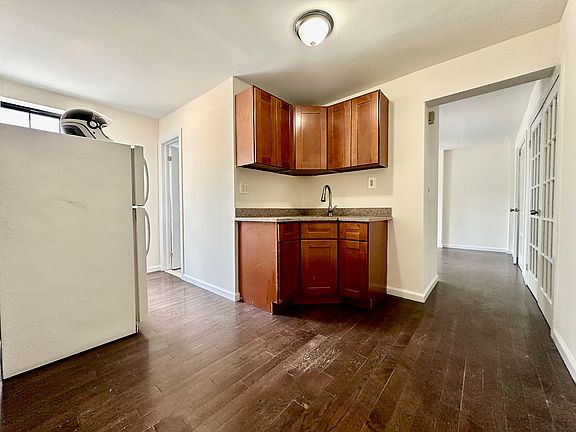 4th image of 159 Chrystie St APT 1